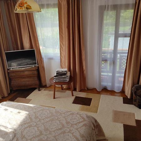La Bunicu Villa Polovragi Eksteriør billede
