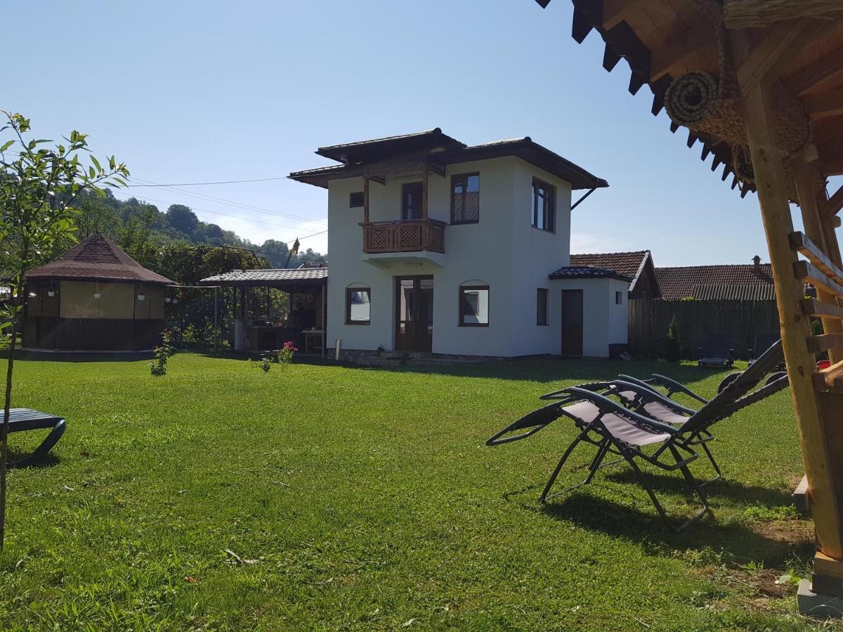 La Bunicu Villa Polovragi Eksteriør billede