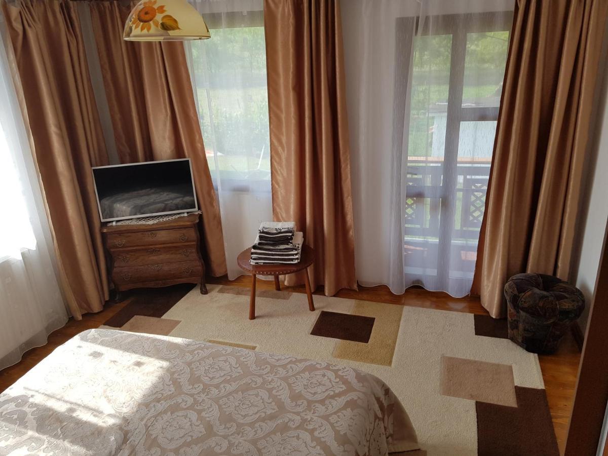 La Bunicu Villa Polovragi Eksteriør billede