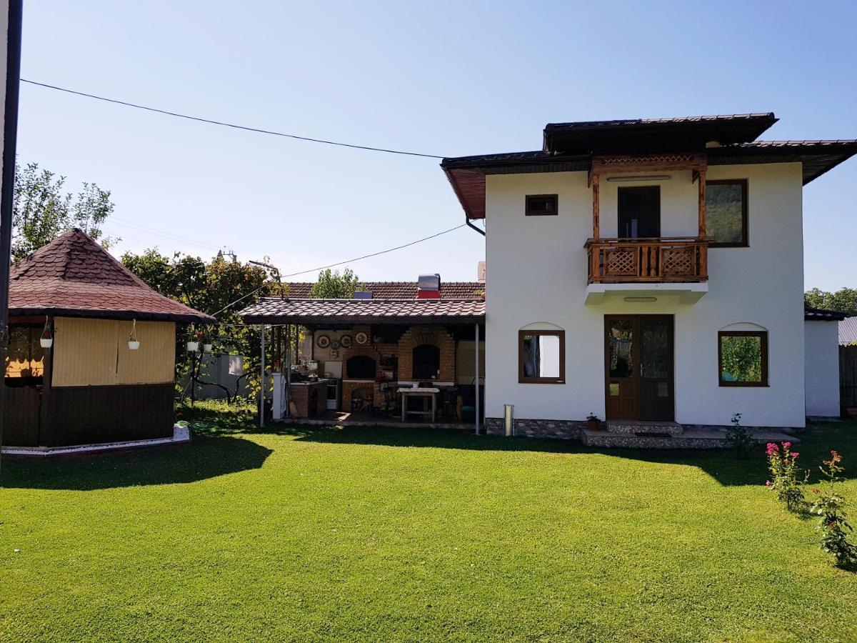 La Bunicu Villa Polovragi Eksteriør billede